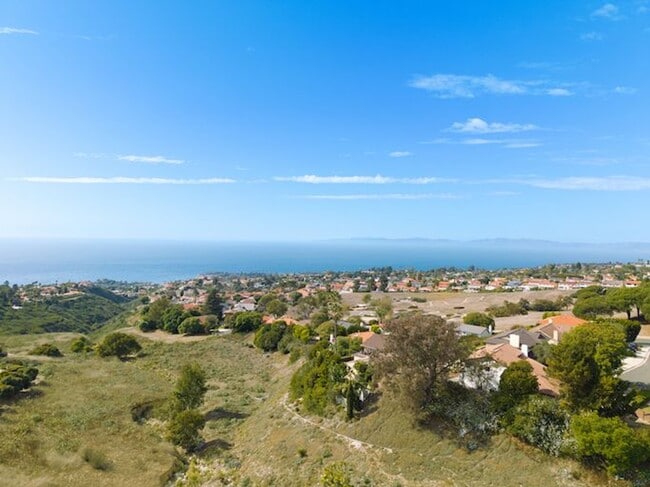 29600 Island View Dr in Rancho Palos Verdes, CA - Building Photo - Building Photo