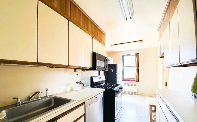 property at 100-11-100-67 67th Rd