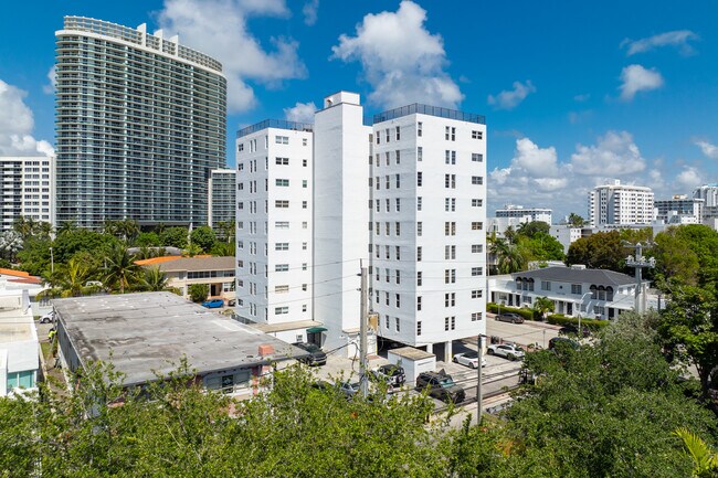 Bayshore Terrace in Miami Beach, FL - Building Photo - Building Photo