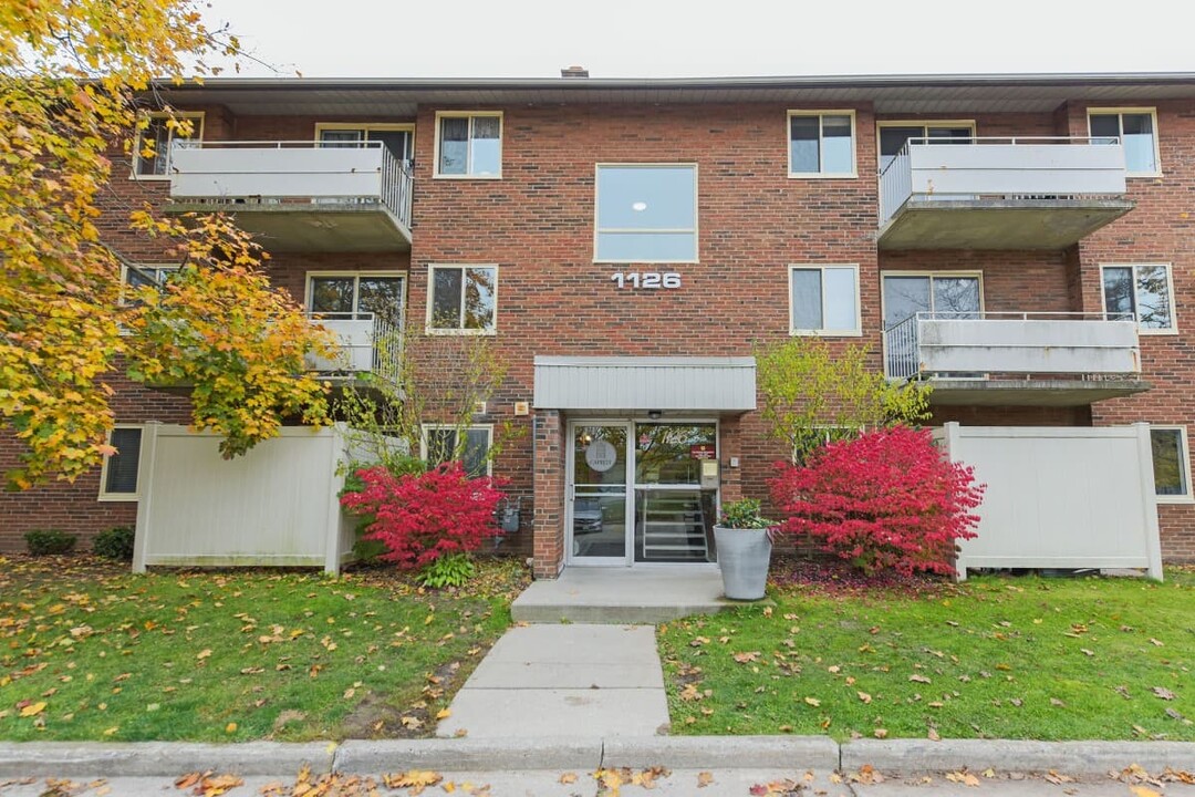 Royal York Road Apartments in London, ON - Building Photo