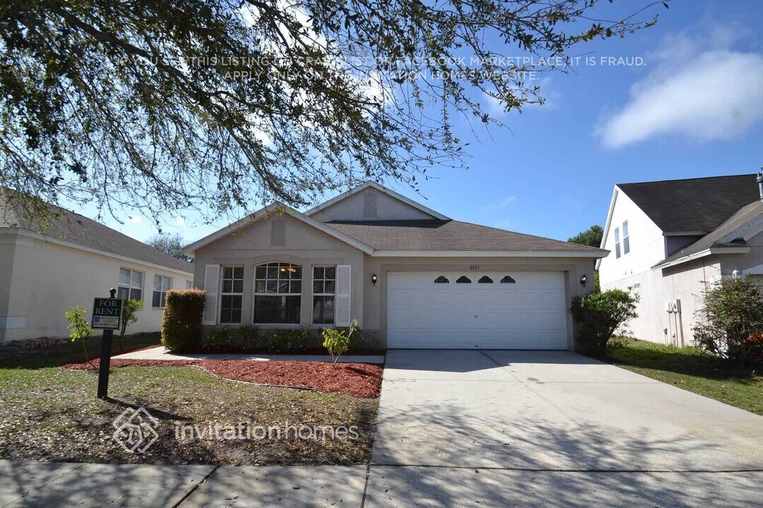 6651 Cambridge Park Dr in Apollo Beach, FL - Building Photo
