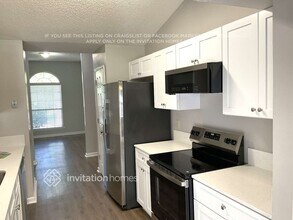 1995 Hovington Cir W in Jacksonville, FL - Building Photo - Building Photo