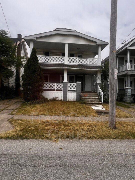 8006 Maryland Ave in Cleveland, OH - Building Photo