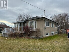 2 Kootenay Crescent in Toronto, ON - Building Photo