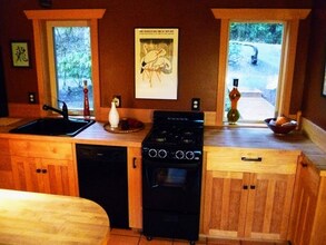 423 Lords Lake Loop Rd in Quilcene, WA - Building Photo - Building Photo