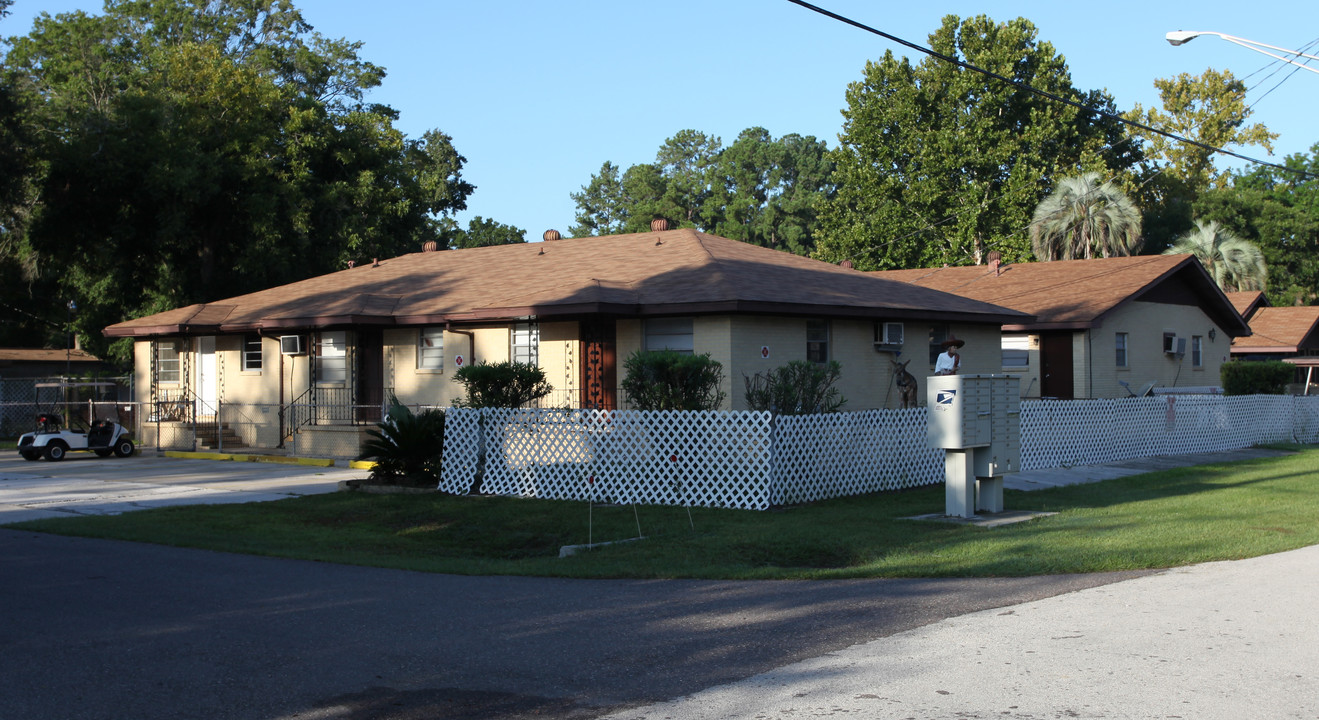 Monroe Manor in Jacksonville, FL - Building Photo