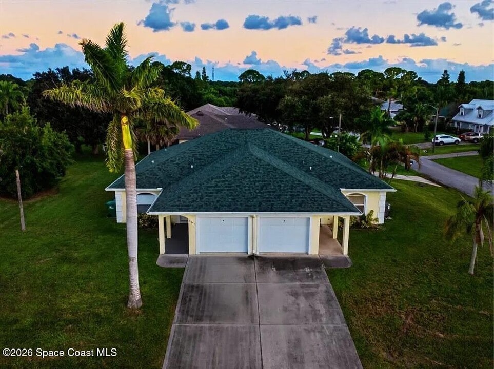 361 Del Monte Rd in Sebastian, FL - Building Photo