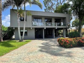 1702 Hill Ave in Ft. Myers, FL - Building Photo