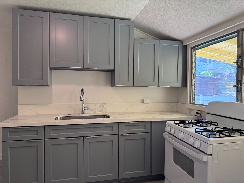 1759 Malanai St in Honolulu, HI - Building Photo