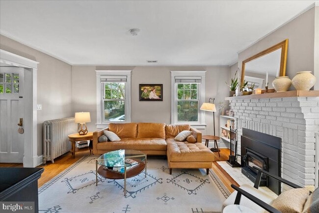 property at 23 E Walnut St