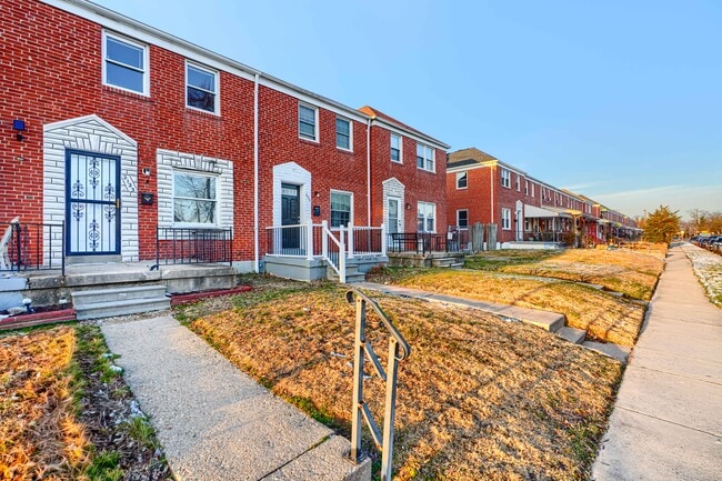 property at 2123 Graythorn Rd