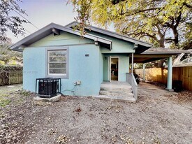 7528 NE 3rd Ct in Miami, FL - Building Photo