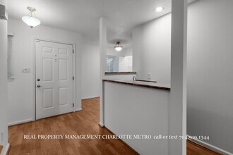 9451 Kings Falls Dr in Charlotte, NC - Building Photo - Building Photo