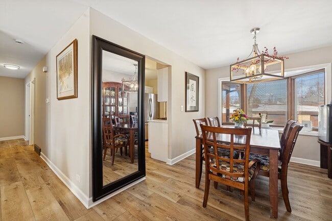 18508 W Woodland Terrace in Gurnee, IL - Building Photo - Building Photo