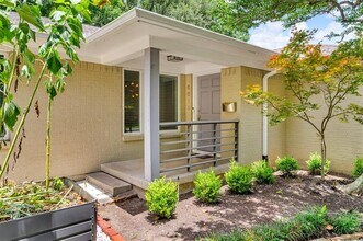 6815 Ravendale Ln in Dallas, TX - Building Photo - Building Photo