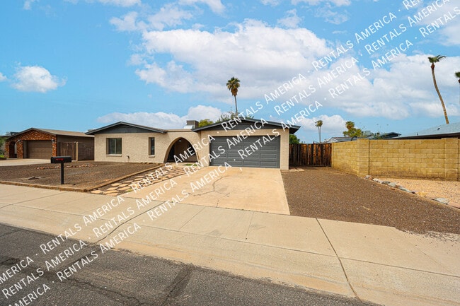 10642 N 47th Dr in Glendale, AZ - Building Photo - Building Photo