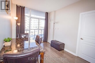 1940 Ironstone Dr in Burlington, ON - Building Photo - Building Photo