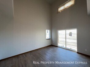 NEW CONSTRUCTION - 3 Bed/2.5 Bath Townhome! in Sioux Falls, SD - Building Photo - Building Photo