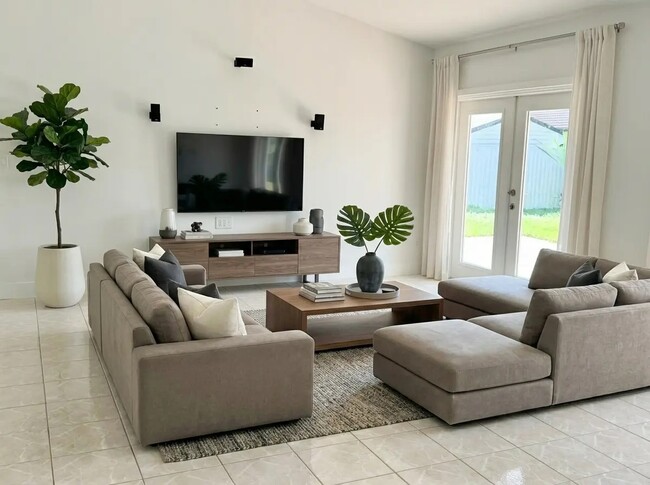 17322 SW 149th Ct in Miami, FL - Building Photo - Building Photo