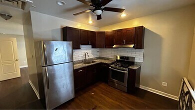 4510 S Laflin St, Unit 2R in Chicago, IL - Foto de edificio - Building Photo