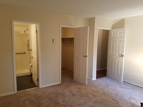 300 Campbell Cir, Unit F2 in Downingtown, PA - Foto de edificio - Building Photo