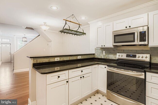 2535 N Howard St in Baltimore, MD - Foto de edificio - Building Photo