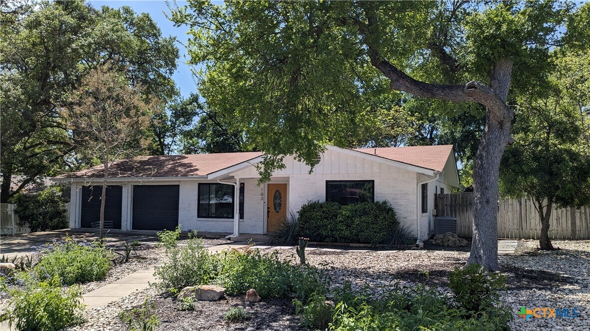 103 Laurel Ridge in San Marcos, TX - Building Photo