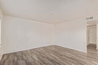 Hamilton Commons in Chandler, AZ - Building Photo - Interior Photo
