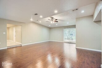 1724 Midcrest Dr in Plano, TX - Foto de edificio - Building Photo