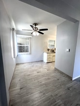 1122 E Santa Fe Ave in Fullerton, CA - Foto de edificio - Building Photo