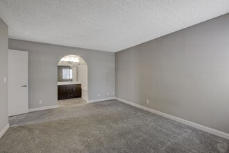 Diamondhead Apartments in Las Vegas, NV - Building Photo - Building Photo