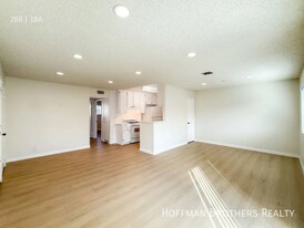 14801 Delano St, Unit 9 in Los Angeles, CA - Building Photo