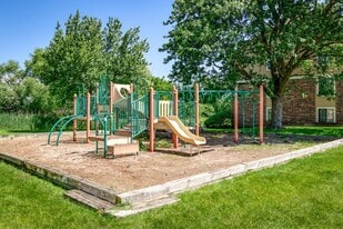 Ellyn Crossing in Glendale Heights, IL - Building Photo