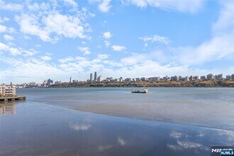 302 The Promenade in Edgewater, NJ - Building Photo - Building Photo
