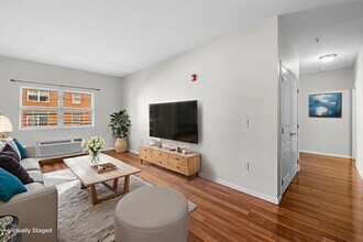 845 Newark Ave in Jersey City, NJ - Foto de edificio - Building Photo