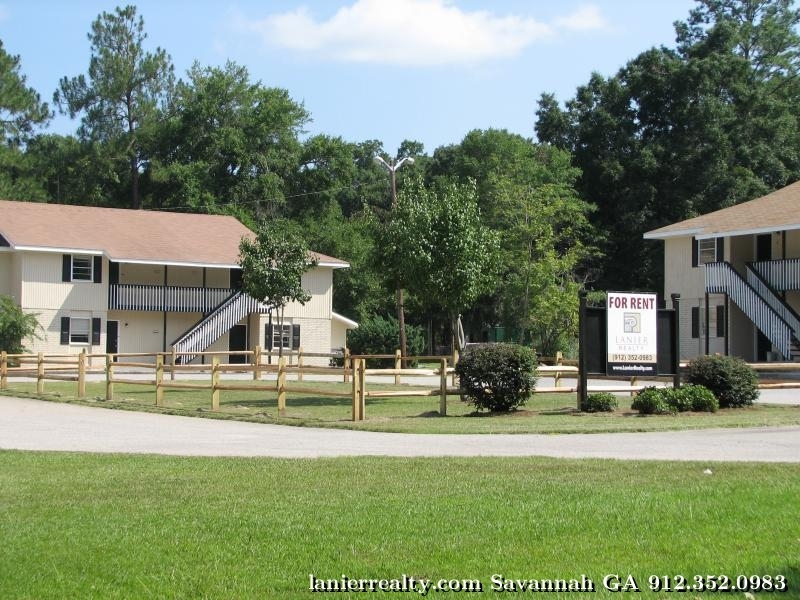 Springfield Manor in Springfield, GA - Building Photo