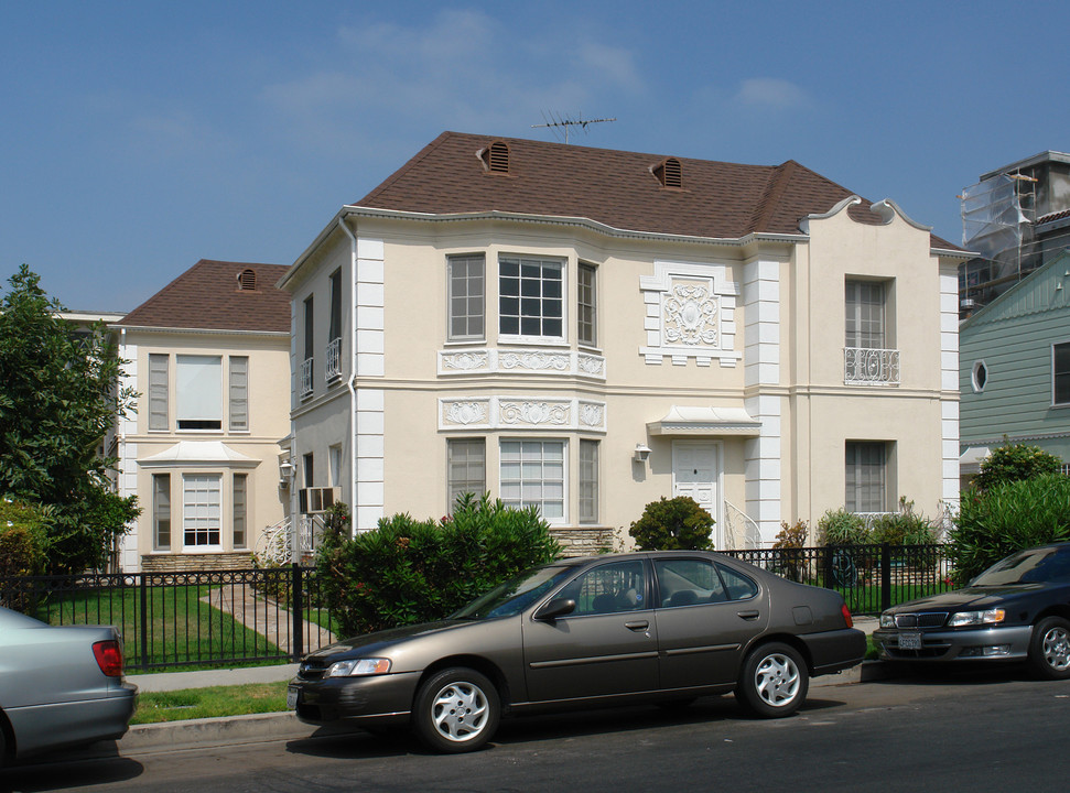 131 S Sweetzer Ave in Los Angeles, CA - Building Photo