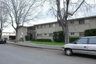 Cheri Lin Apartments in San Jose, CA - Foto de edificio - Building Photo