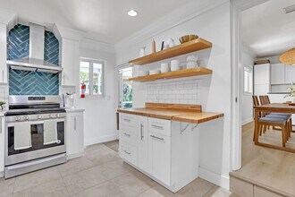 571 Lee Dr in Miami Springs, FL - Building Photo - Building Photo