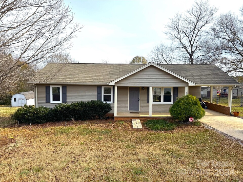 3047 Hodges St in Connelly Springs, NC - Building Photo