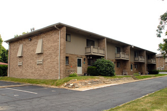 W Water St in Saxonburg, PA - Foto de edificio - Building Photo