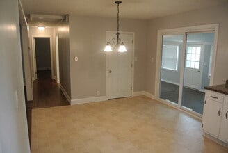 455 S Taylor Ave in Zionsville, IN - Foto de edificio - Building Photo