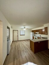 2176 S 95th St, Unit 4 in West Allis, WI - Foto de edificio - Building Photo