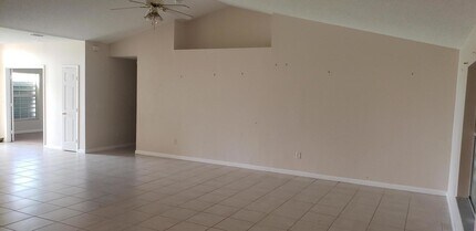 529 SW Baoy Ave in Port St. Lucie, FL - Building Photo - Building Photo