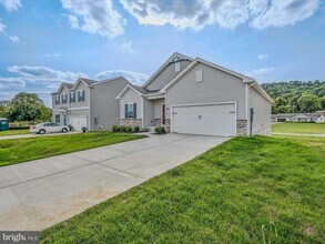 290 Scoter Rd in Hedgesville, WV - Building Photo - Building Photo