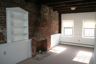 3 State St, Unit B1 in Newburyport, MA - Building Photo - Building Photo