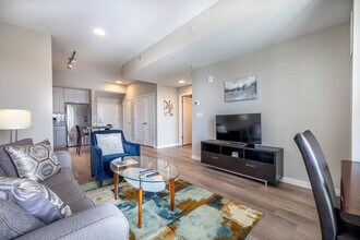 880 Pacific St in Stamford, CT - Building Photo - Building Photo