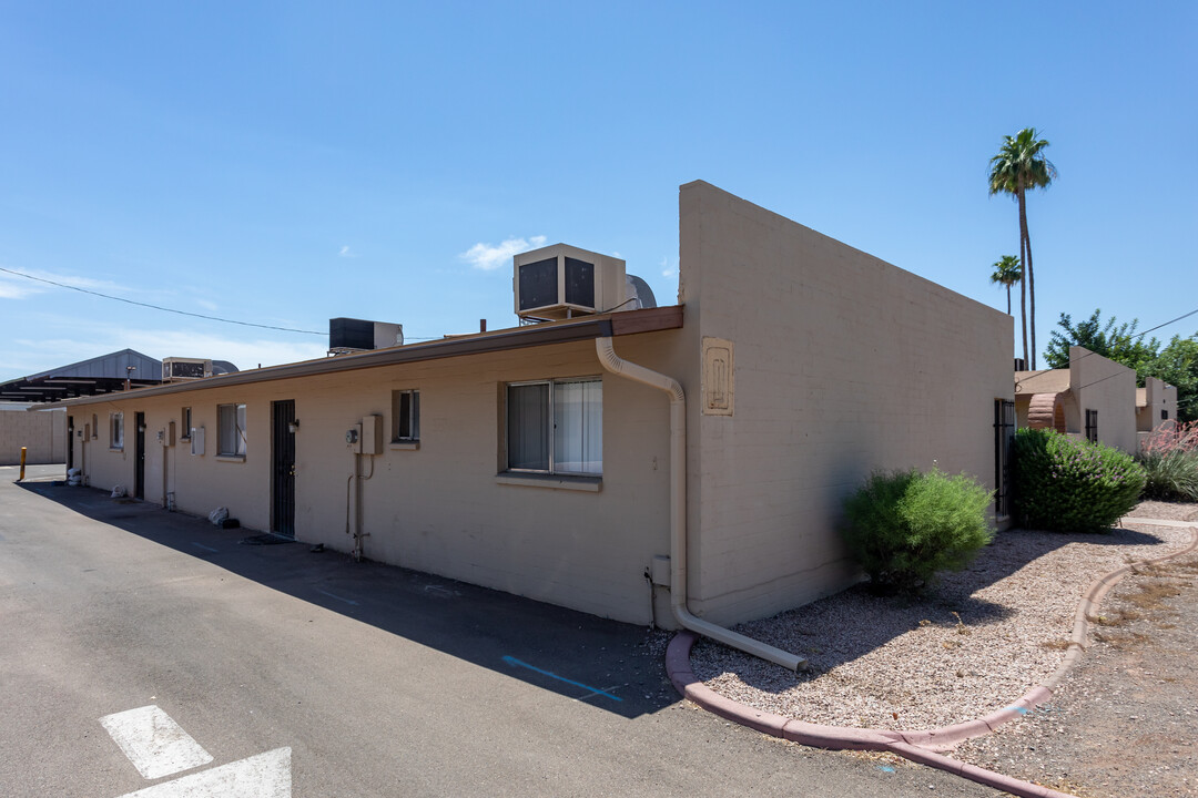 Casa D Apartments in Phoenix, AZ - Building Photo