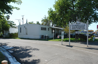 Camellia Gardens in Sacramento, CA - Building Photo - Building Photo