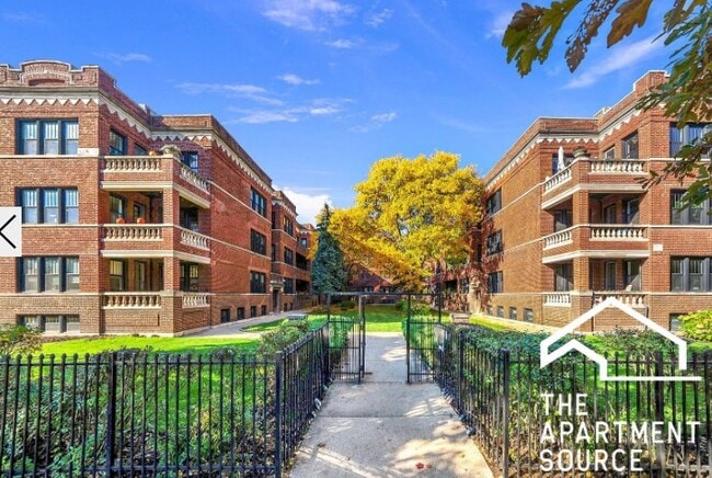 2520 N Kedzie Blvd, Unit G in Chicago, IL - Building Photo - Building Photo